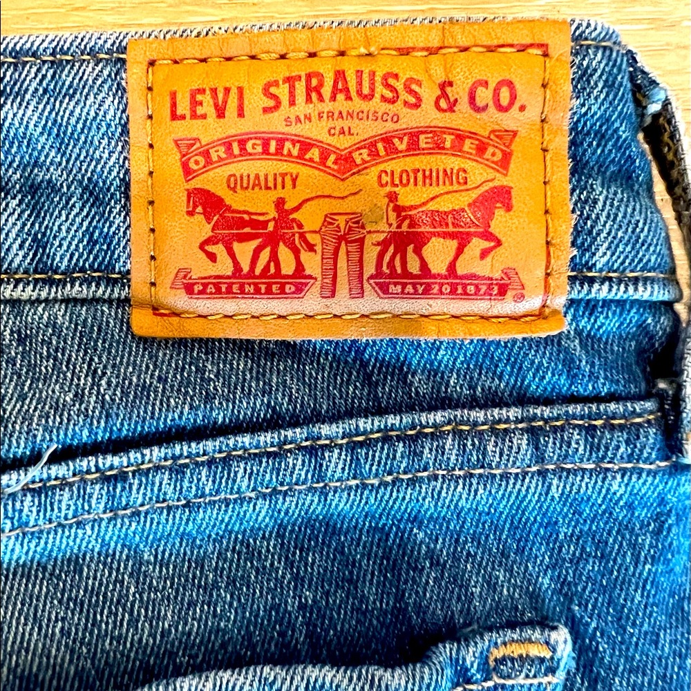 Levi jeans 2 pairs!